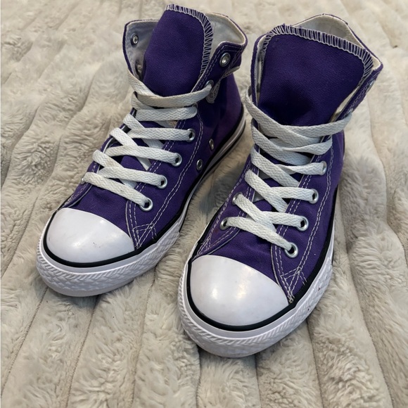 Converse Kids' Purple High Top Sneakers size 2 nwts - Picture 2 of 6